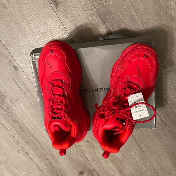 Selling my two pairs of Balenciagas.. if anyone is interested just let me know. - Picture 7 of 14
